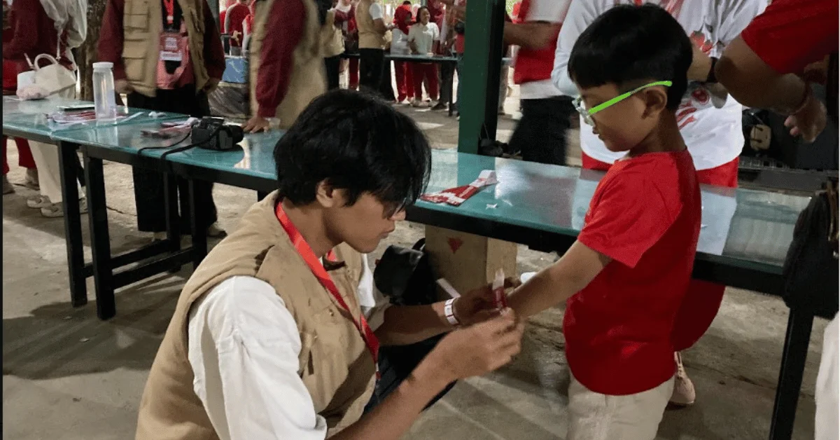 Semarak JSQA 2026, KKN SEVARDHANA UIN Jakarta Dukung Jalan Sehat 4.100 Warga Duren Seribu