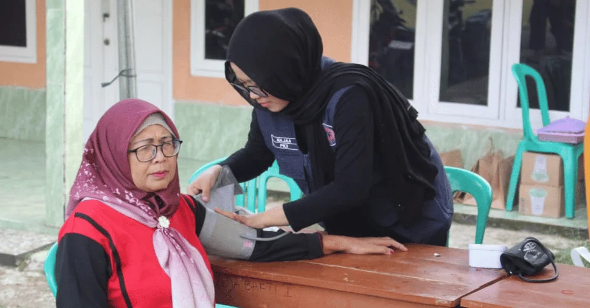 KKN UIN Jakarta D’BATOKS 159 Gelar Healthy Day, Ajak Warga Cibatok 2 Jaga Kesehatan