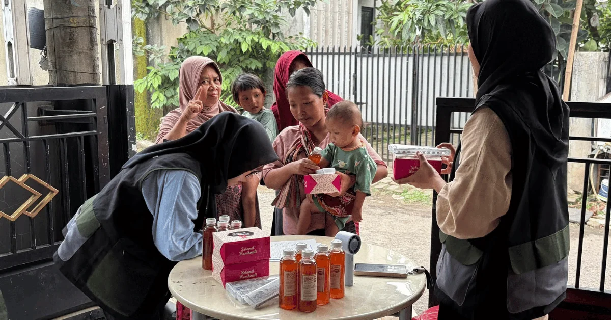 KKN 289 Kalantara UIN Jakarta Edukasi Pembuatan Sabun Cuci Piring dari Ekoenzim di Kelurahan Sukamulya