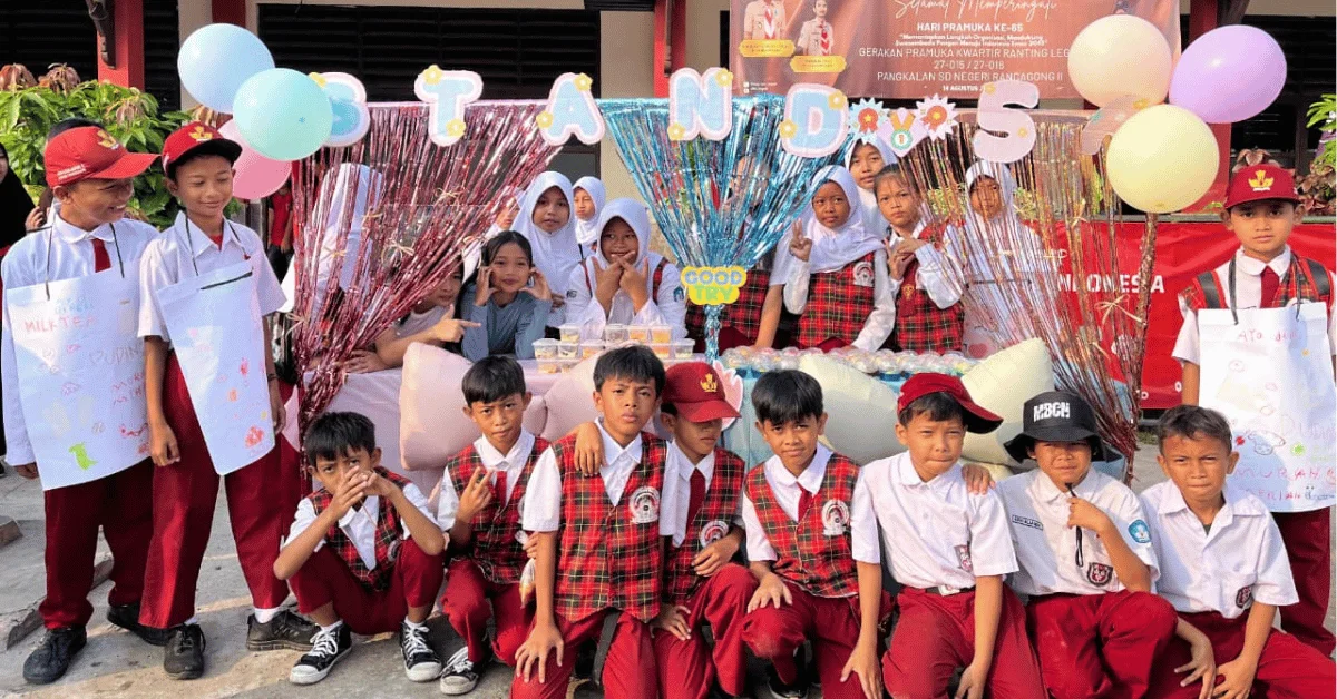 Kembangkan Kreativitas dan Jiwa Wirausaha Siswa, KKN 252 Navakarya UIN Jakarta Gelar “Teras Karya” di SDN Rancagong