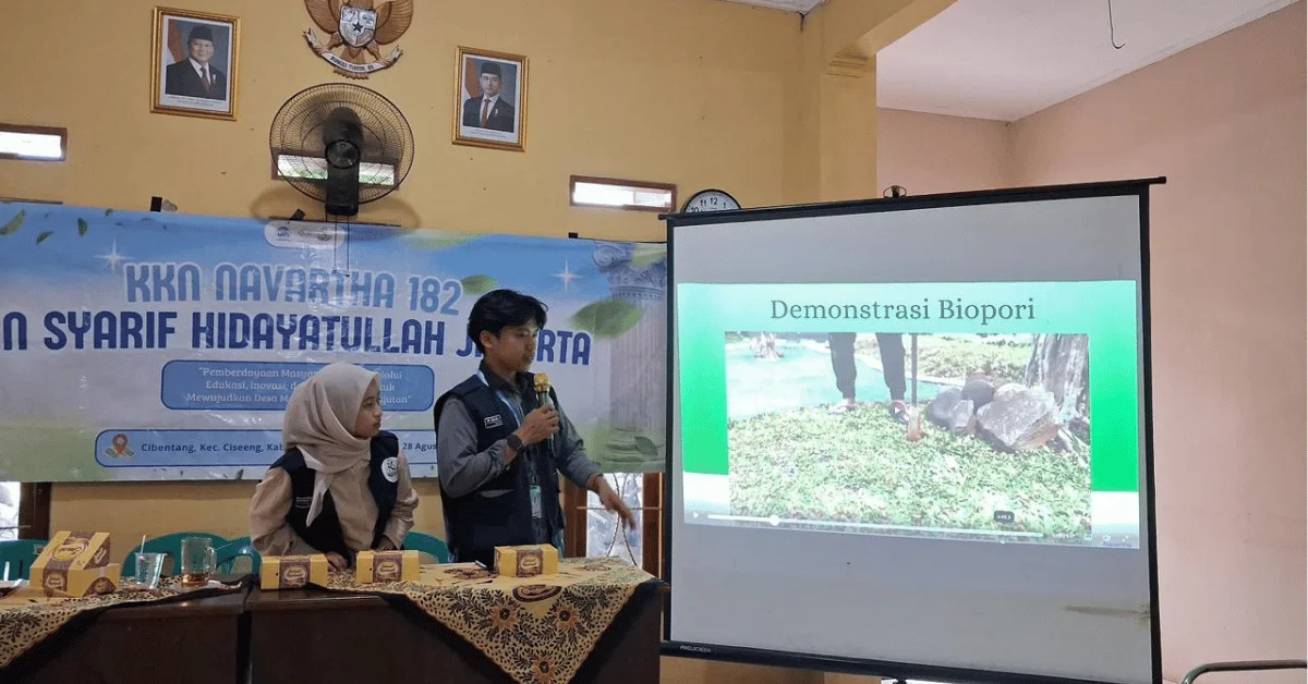 KKN 182 UIN Jakarta Sosialisasikan dan Pasang Lubang Resapan Biopori untuk Kurangi Pembakaran Sampah di Desa Cibentang