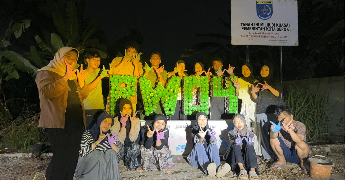 KKN 139 UIN Jakarta Sulap Sampah Plastik Menjadi Ecobrick Ikon RW 04 di Tapos, Depok