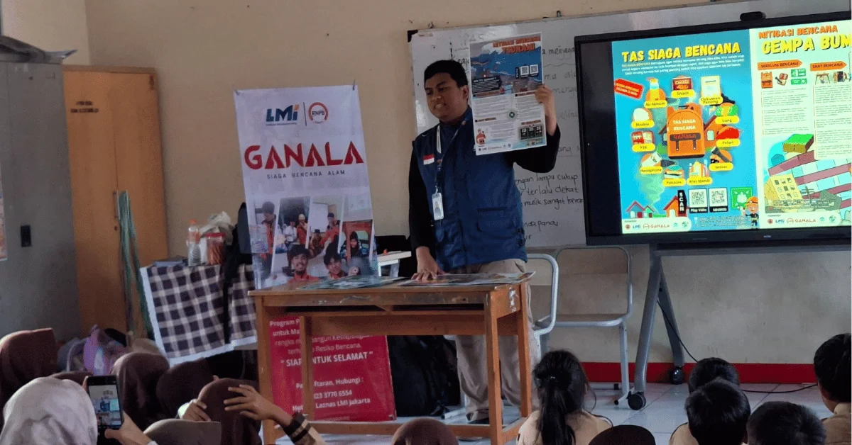 KKN 307 Gamavara UIN Jakarta Cetak Generasi Tangguh Bencana Lewat Program GANALA di SDN Sodong 01