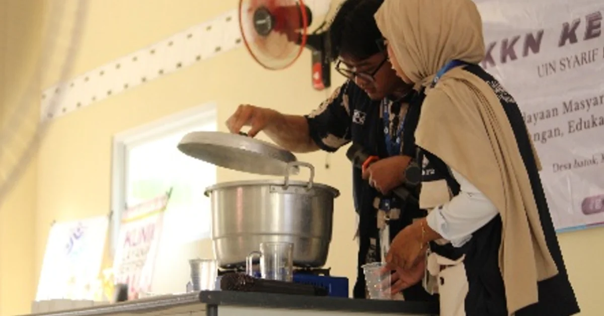 Dari Sereh Menjadi Lilin Aromaterapi, KKN 212 Kenalkan Peluang Usaha kepada Warga Batok