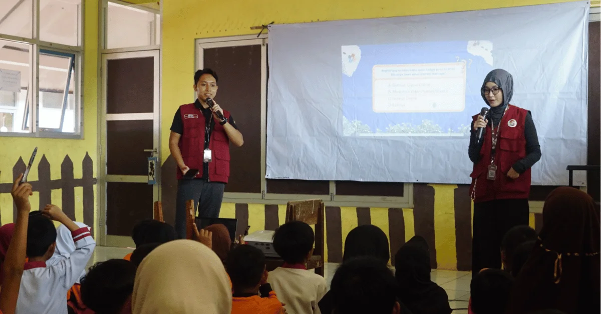 Bukan Sekadar Bermain di Dunia Maya, KKN 190 SAVENTRA UIN Jakarta Ajak Siswa SDN 02 Sadeng Kenali Risiko dan Bahaya serta Belajar Aman dan Berdaya di Dunia Digital