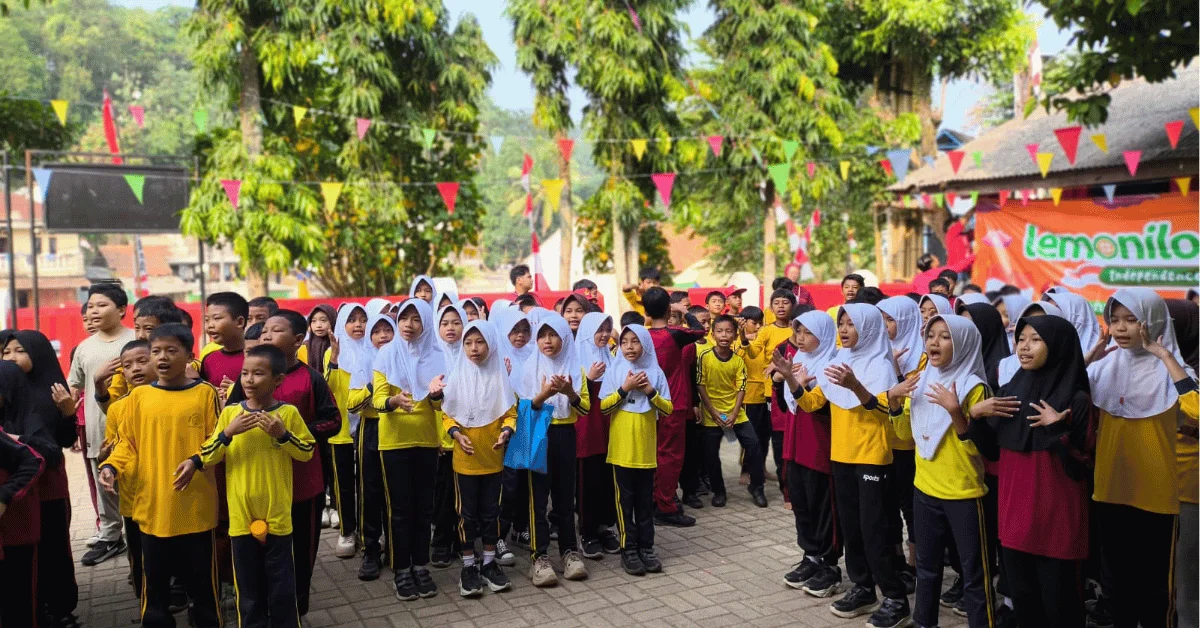 KKN 321 Samasta UIN Jakarta dan Lemonilo Semarakkan HUT Kemerdekaan melalui “Lemoniloland” di SDN Sipayung 01