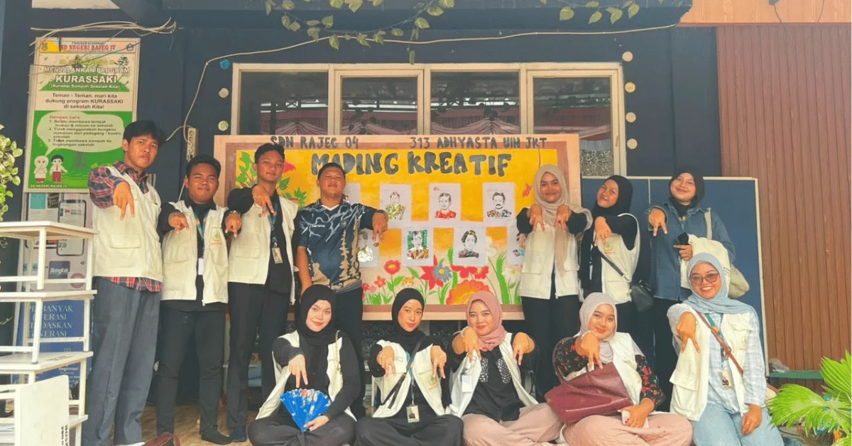KKN 313 Adhyasta UIN Jakarta Ajak 100 Anggota Pramuka SDN Rajeg 4 Ubah Sampah Plastik Jadi Karya Mozaik