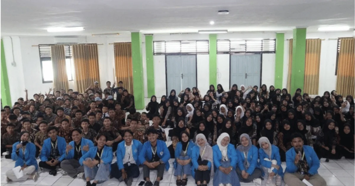 KKN 141 Angrahatana UIN Jakarta Gelar Penyuluhan “Mimpi Adalah Energi” bagi Siswa SMKN 1 Depok