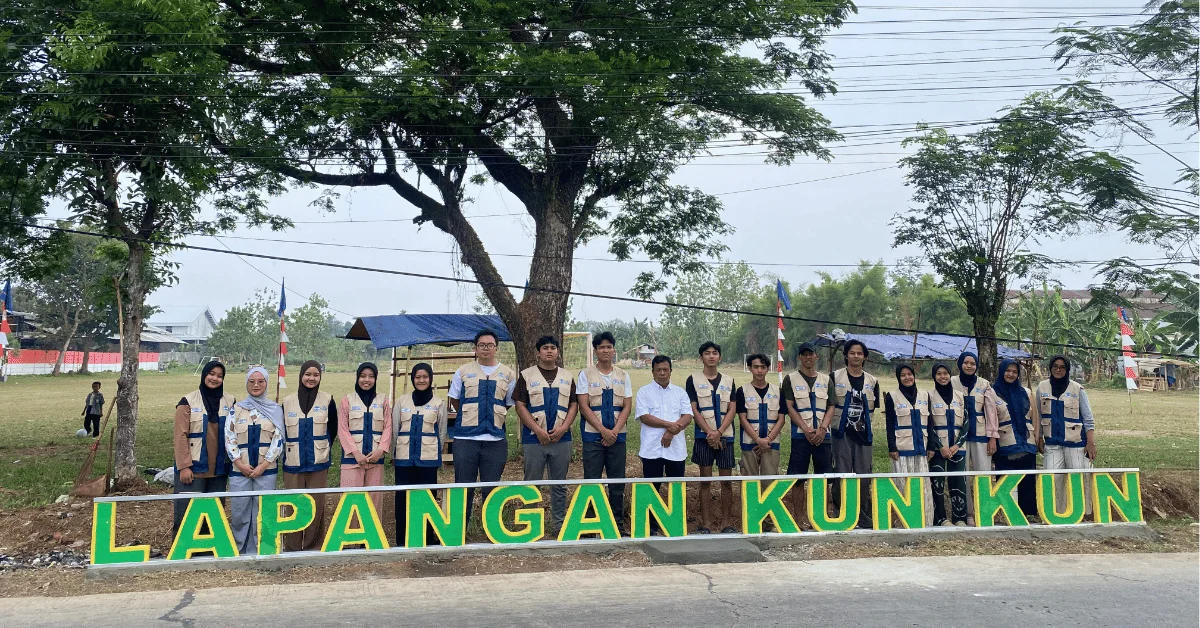 Bukan Sekadar Tulisan, “LAPANGAN KUN-KUN” Jadi Jejak KKN 180 Altasena UIN Jakarta di Desa Pabuaran