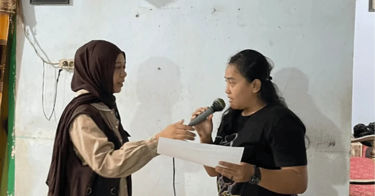 KKN Kolaborasi PTKIN Kelompok 111 UIN Jakarta Edukasi Literasi Keuangan bagi Ibu Penerima PKH di Desa Kretek