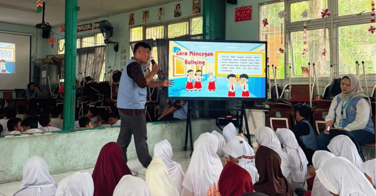 Wujudkan Lingkungan Sekolah yang Aman, KKN 103 UIN Jakarta Jyotirvidyakarsa Edukasi Siswa tentang Anti-Bullying di SDN Kademangan 01