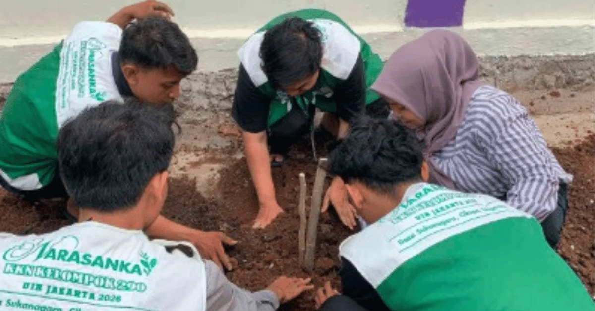 Dari Pohon hingga Biopori, KKN 290 Narasanka UIN Jakarta Hijaukan Desa Sukanagara