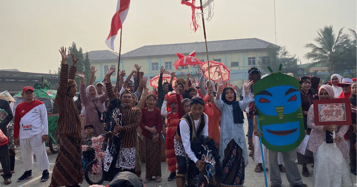 Dorong Kesadaran Kesehatan Warga, KKN 238 AMERTHA UIN Jakarta Gelar CKG Berbalut Karnaval HUT RI ke-81