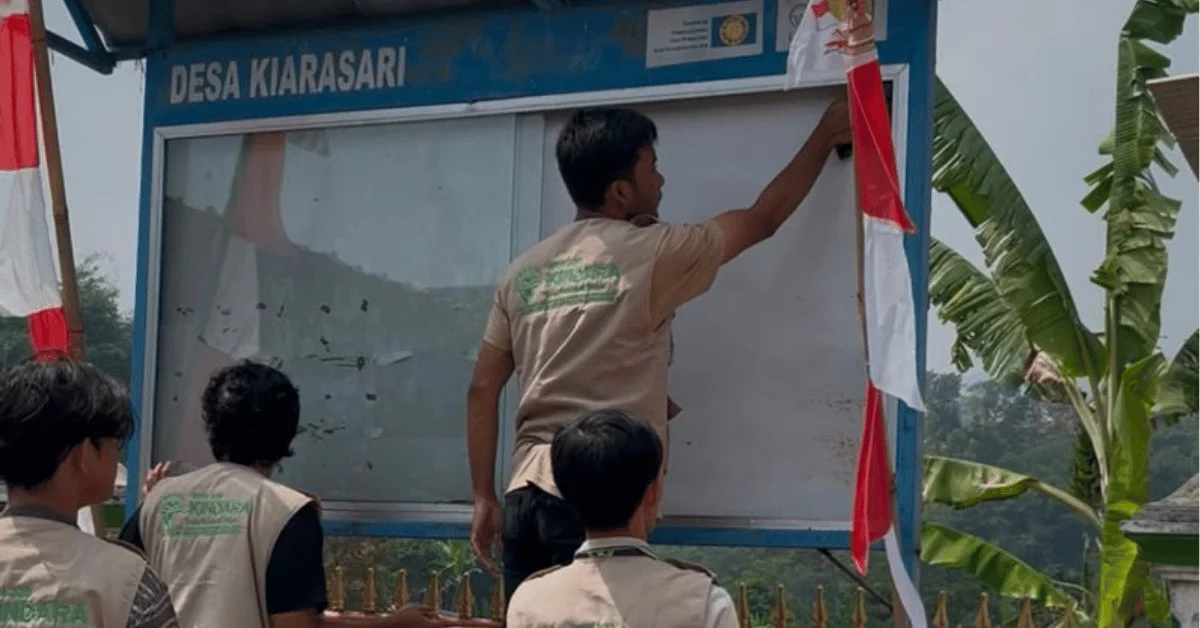 Mudahkan Akses Informasi Wilayah bagi Pendatang, KKN Kindara 320 UIN Jakarta Pasang Peta Desa Kiarasari