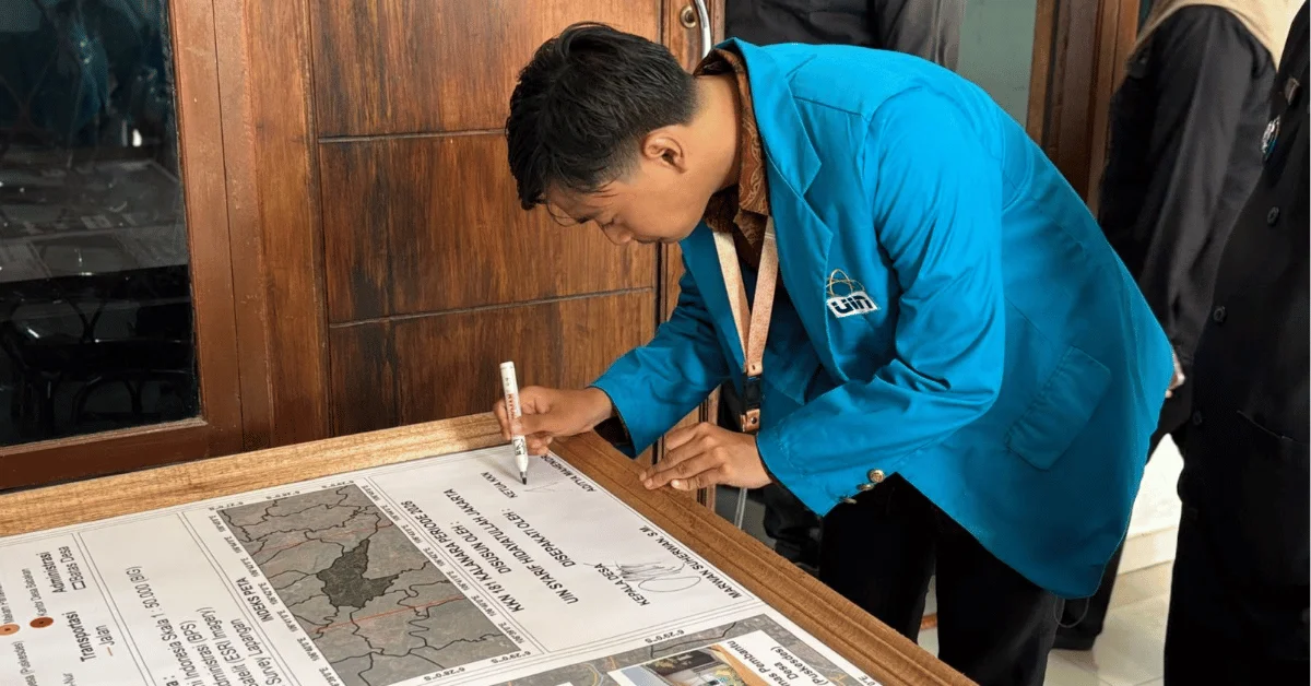 KKN 181 Kalanara UIN Jakarta Hadirkan Peta Desa sebagai Kenang-Kenangan untuk Desa Babakan