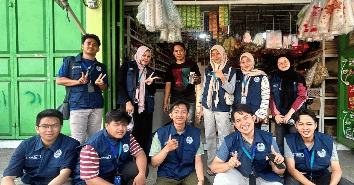 Dorong Digitalisasi UMKM, KKN 309 UIN Jakarta Dampingi Pelaku Usaha di Desa Tegalsari