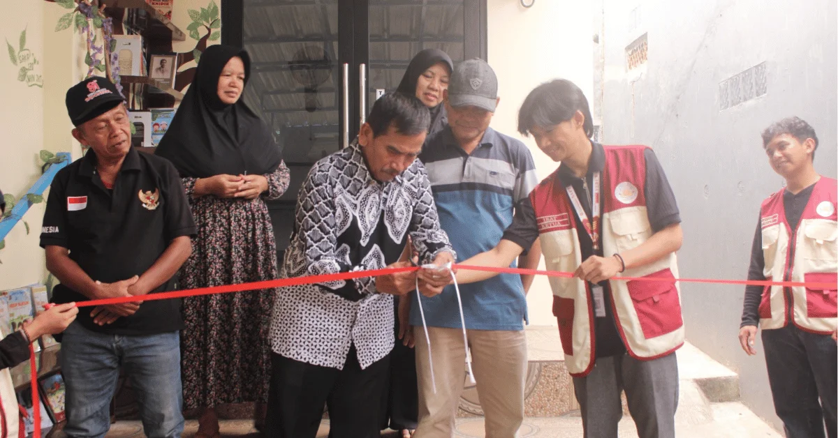 KKN 133 Saptadasa Karsa UIN Jakarta Hadirkan Pojok Literasi di Posyandu Nusa Indah Kp. Rumbut