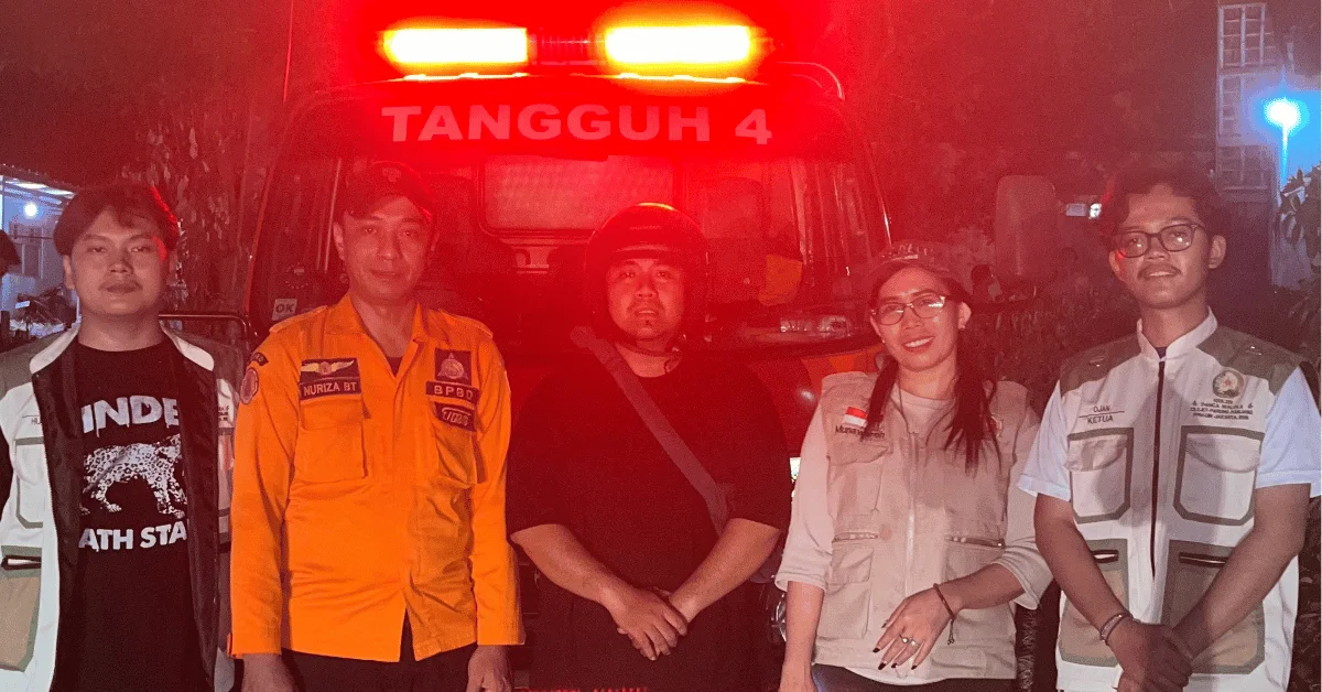Mahasiswa KKN 229 Panca Waluya UIN Jakarta Bantu Distribusikan Air Bersih BPBD Kabupaten Bogor kepada Warga Desa Gintung Cilejet