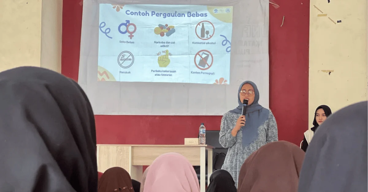 KKN 244 Jagratara UIN Jakarta Edukasi 90 Santri Ponpes Al Barkah tentang Kesehatan Reproduksi dan Interaksi Positif