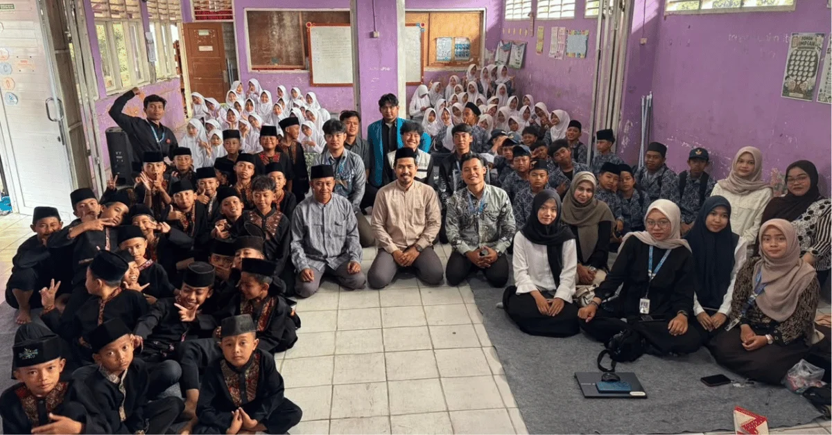 KKN Arthasvadhara 219 UIN Jakarta Gelar Sosialisasi Generasi Cerdas dan Berdaya di Desa Banyu Resmi
