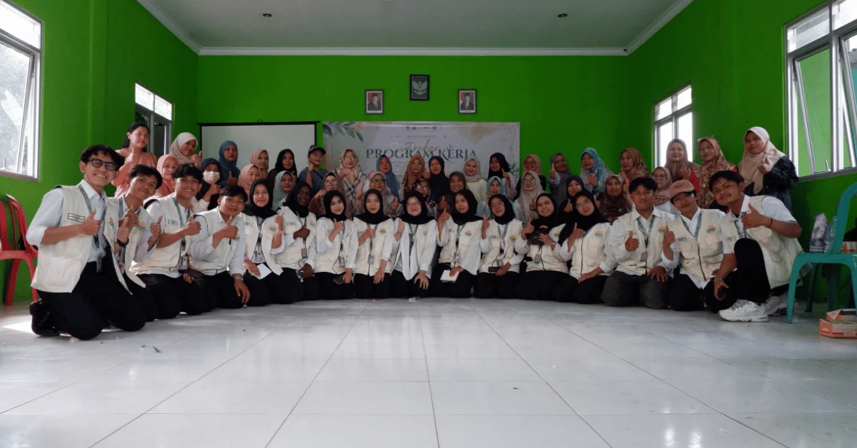 KKN 226 UIN Jakarta Ajak Perempuan Cibunar Manfaatkan Teknologi Digital untuk Berwirausaha