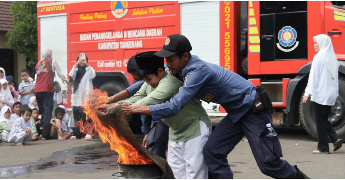 KKN 233 Arundaya UIN Jakarta Edukasi Siswa SDN Cibogo tentang Penanggulangan Kebakaran