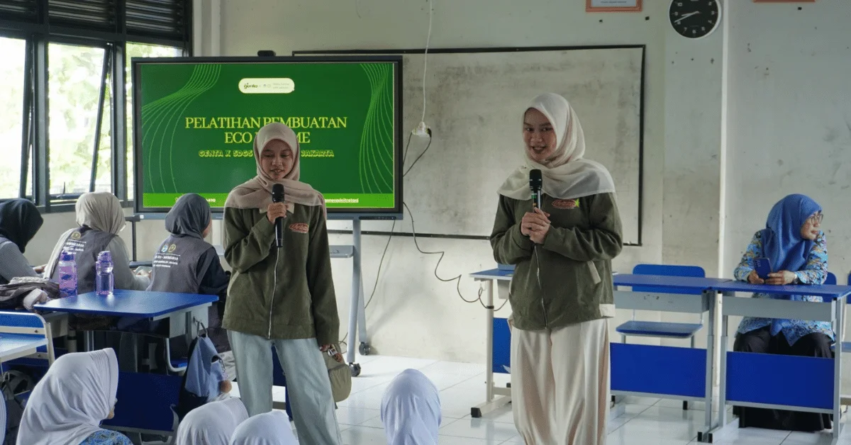 Sulap Sisa Sayuran Menjadi Eco Enzyme, KKN 272 Widyakarsa UIN Jakarta Edukasi Siswa SMPN 3 Panongan