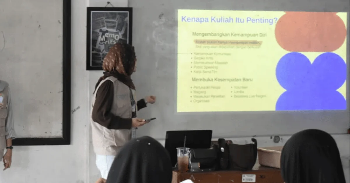 KKN 274 Ranakala UIN Jakarta Sosialisasikan Beragam Beasiswa bagi Siswa Kelas XII SMA Negeri 15 Kabupaten Tangerang
