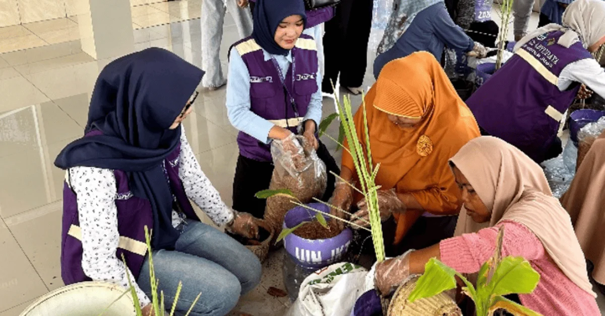 KKN 122 Abyudaya Dorong Warga Bojongsari Kelola Lingkungan lewat TOGA, Biopori, dan Bank Sampah