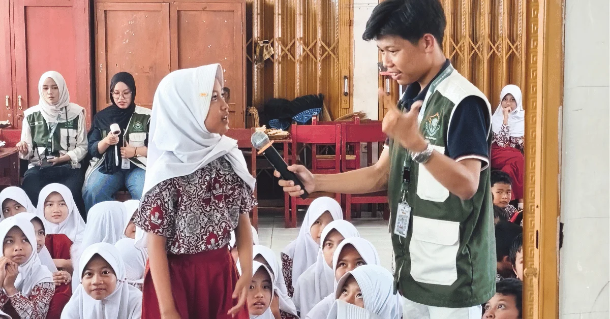 Kenalkan Bahaya Bullying, KKN 222 Palmarutala UIN Jakarta Gelar Seminar “Stop Bullying” di SDN Kiarapandak 02
