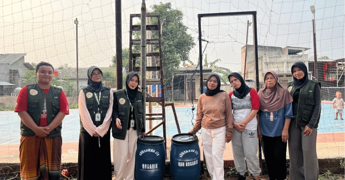 Dorong Pengelolaan Sampah Berkelanjutan, KKN 179 Adhyaksa Tempatkan Tempat Sampah Organik dan Nonorganik di RW 01 Desa Curug