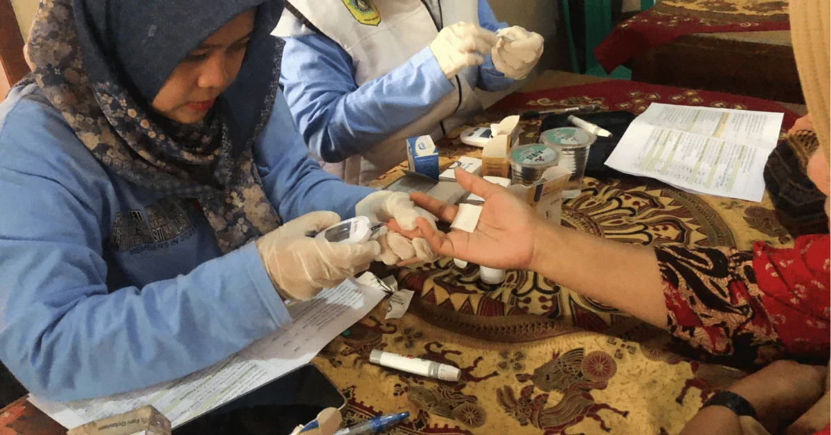 KKN Harkatetra 224 UIN Jakarta Gelar Cek Kesehatan Gratis, Dorong Kesadaran Kesehatan Warga Desa Harkatjaya