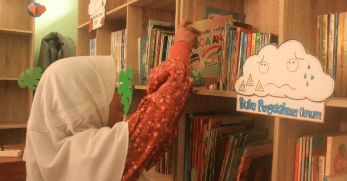 Dari Ruang Kosong Jadi Pusat Literasi, KKN 201 Rantikara UIN Jakarta Hadirkan Perpustakaan Ramah Anak di SDN Bantar Endah
