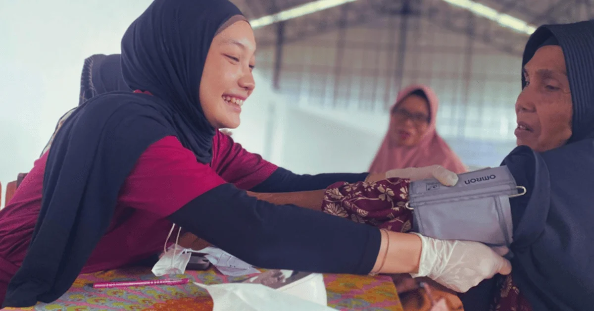 KKN 214 Gelar Medical Check Up Bersama Puskesmas Tenjo untuk Tingkatkan Kesadaran Kesehatan Warga Desa Cilaku