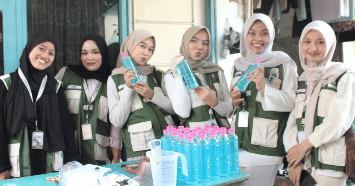 KKN 112 Wirananta UIN Jakarta Tingkatkan Keterampilan Warga melalui Pelatihan Pembuatan Sabun Cair di Rempoa
