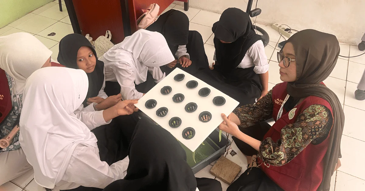 Rawat Semangat Menanam, KKN 208 Sadajiwa Bangun Rak Hidroponik di SDN Kertajaya 03