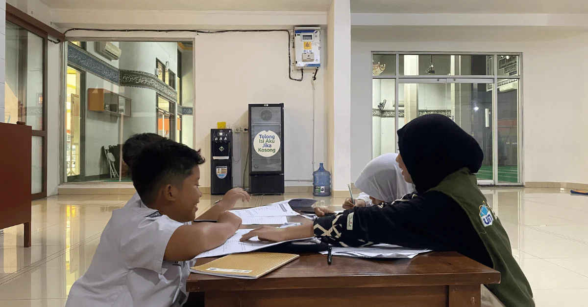 KKN 134 ACENDRA UIN Jakarta Perkuat Semangat Belajar Anak melalui Selasar ACENDRA