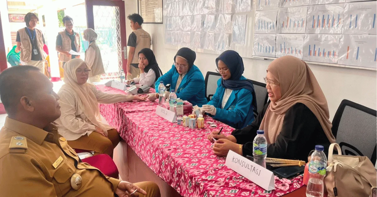 Tingkatkan Keselamatan dan Kualitas Hidup Warga, Mahasiswa KKN UIN Jakarta Hadirkan Reflektor Jalan hingga Layanan Kesehatan Gratis di Desa Badak Anom